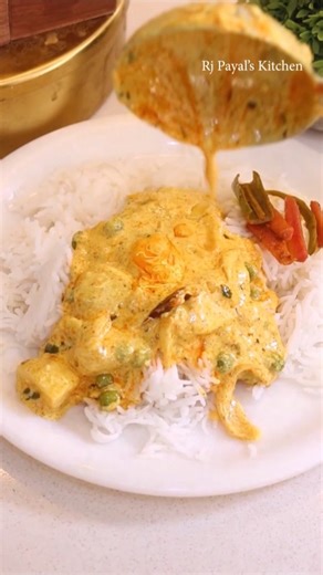 Rj Payal's Kitchen | Dahi wale matar aloo Ingredients Curd 400 gms Raw Potatoes 3 Green peas ½ cup Sliced onions 2 Oil 2-3 tbsp Cumin seeds 1 tsp Pinch of... | Instagram