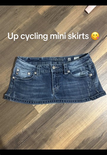 EEEE I’ve always wanted to make a denim mini skirt hehe !!! It was definitely challenging BUT I persevered haha now I just need to make one that will fit me 😅 #upcycling #thrifted #sustainablefashion #sewing