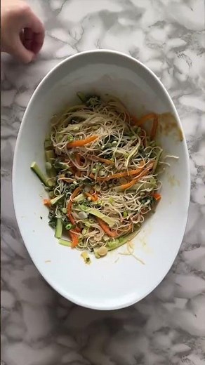 Cold Noodle Salad with Peanut Sauce 🥜 Those hot summer days are here and sometimes you just don’t