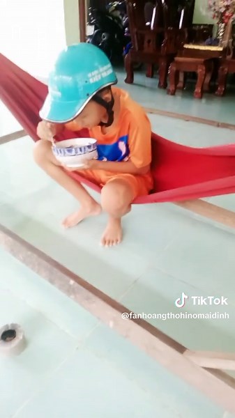 Mukbang Cơm Nhà: Mẹ Bắt Ăn Hết Tô Cơm😭