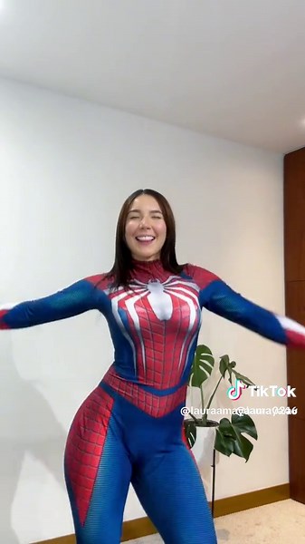 Vídeos de Laura Amaya 07 (@lauraamayaamaya46) con «sonido original - Laura Amaya 07»