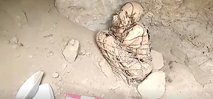 Archaeologists find 800-year old mummy in Perumummy in peru
