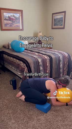 👏🏻Encourage baby to engage into pelvis with these simple movements during the birthing process. Work with the contractions! . 👏🏻Knees wide, ankles close together with posterior pelvic tilt creates space at the top of the pelvis for baby to engage. . 👏🏻Move to your own birthing rhythm! Any little twist, twerk, shift helps create space for your baby! . 👏🏻Practice the last few weeks of pregnancy so you are ready on your birthing game day! Better yet…Train with me! Natural birth workshop opt