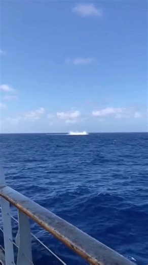 Huge volcano eruption recorded from the deck of a ship😱😱#pilot #pilotlife #jetemergency #jets #usaarmy #usarmy | Moto Cozy