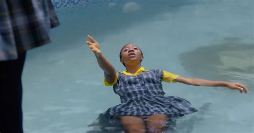 Une élevé brillante avec sa meilleure amie mènent une enquête sur son écoles ce qu'elles vont découvert va vous choqué | Creative TV