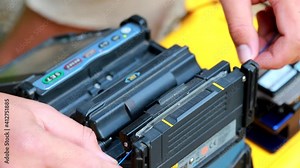 Fiber Optic Fusion Splicing Cable Internet signal and Wire connection with Fiber Optic Fusion Splicing machine,fiber optic cable splice machine in work