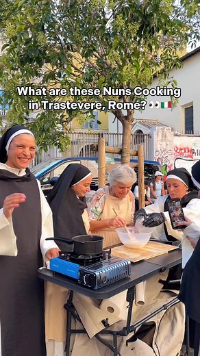 Explanation here ⤵️ ✨ Ever seen nuns cooking “panzerotti” in the middle of Rome? This happened right here in Trastevere, with the sisters from the Abbey of Fossanova. @vitadasuore Sister Felicetta (straight from Puglia 🇮🇹) and Sister Paola brought their joy, their laughter, and their panzerotti pugliesi to the streets — reminding us that food is not only about taste, but also about sharing life, love, and a bit of fun. 👩🏻‍🍳 With their brand-new itinerant kitchen, the sisters want to bring S