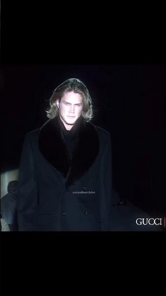Jason Lewis for Gucci fall/winter 1995 #supermodel #fashion #runway #gucci