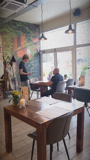 "Są rzeczy, które trzeba zrobić, i robi się je, ale nigdy o nich nie mówi. Nie próbuje się ich usprawiedliwiać. Są nie do usprawiedliwienia. Po prostu się je robi. A potem o nich zapomina.” - Mario Puzo, Ojciec Chrzestny. A dobre wieści są takie, że NOWE MENU jest już gotowe i rusza 6 grudnia.🤌🇮🇹 #doncorleone #ojciecchrzestny #thegodfather | Bella Italia Ristorante