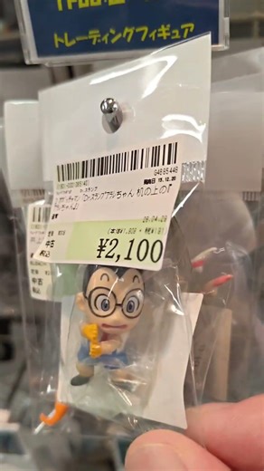 Searching for bargains in the mini-figure section at Suruga-ya! #RecycleShopHopping