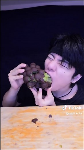 今流行りのチョコがけシャインマスカットの魅力