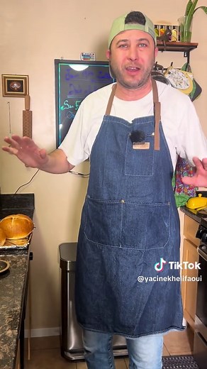 San Francisco Style Clam Chowder in Sourdough Bread Bowl