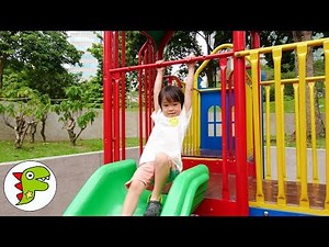 おでかけ シンガポール 大きな公園の遊具で遊ぼう！たくさんの滑り台で滑るよ！ トイキッズ