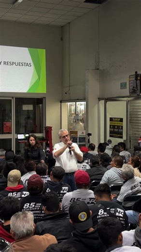 ¿Sabes qué significan las letras en el aceite de tu carro?🤔 🔧 SAE indica la viscosidad (qué tan espeso es el aceite). ⛽ API muestra para qué tipo de motor es (gasolina o diésel). ⚠️ Usar el incorrecto puede dañar tu motor a largo plazo. Si tienes dudas, mejor consúltalo con nosotros. ¡Tu motor lo va a agradecer!🚘Observa el video completo en: https://www.youtube.com/watch?v=ayfZHo0_c8Q #rectificación #mecanicosoaxaca #rectificaciondemotores #luisfernandezdelcampo #motores #Oaxaca #tallermecan