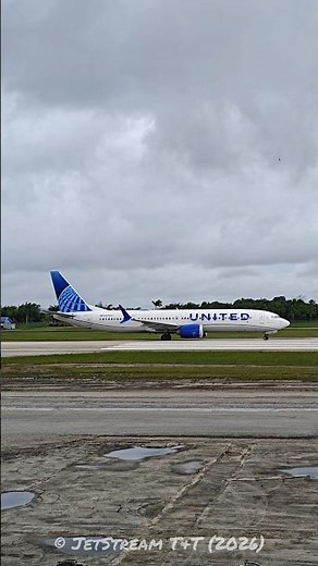 [4K] United 737 MAX 9 Backtracking Runway 10 #travel #aviation #planespotting #subscribe