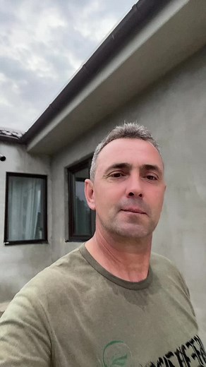 Stylish Green Graphic T-Shirt for Outdoor Wear