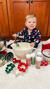 The cutest holiday photoshoot for your little one 🥰🧑‍🍳🎄 🎥 diyphotoshootmom1 | The Bump