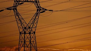 Creaky U.S. power grid threatens clean-energy progress