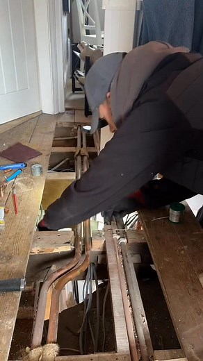 These pipes caused so much creaking under my landing floor. What steps would you take to cover these pipes and reduce creaking floorboards? #diy #homerenovation #plumbing | Scott DIY