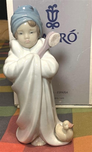Vintage Lladro Figurine “bubbles” #6800 – Girl in Bathrobe With Duck – Retired – With Original Box - Etsy