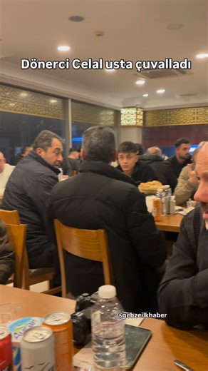 @gebzehaber on Instagram: "Gebze Şoförler Odası seçiminden sonra misafirler Gebze Develi durağında hizmet veren Dönerci Celal Ustaya götürüldü. Alt kat dolunca misafirler üst kata alındı. İddialara göre alt kata hizmet veren müessese sıra üst kata gelince sınıfta kaldı. Alt kattaki misafirler çorba yemek tatlı yiyip üstüne çay içmelerine rağmen üst kattaki misafirlere çorbadan sonra servis resmen durdu. 1.5 saat yemek bekleyen misafirlerin bir kısmı dönerciyi terkederken: “Dönerci Celal Ustanın 