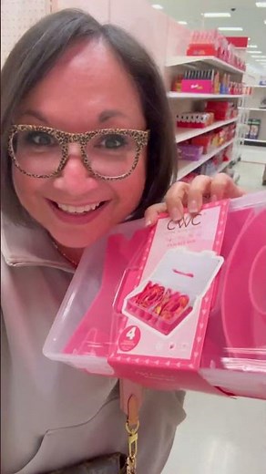 Make Valentine’s Day sweet with these adorable snackle boxes under $10 at Target! #valentinesday