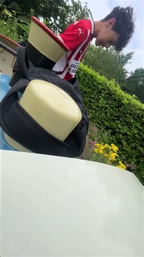Efteling train derailed at Kinderspoor (TikTok: @logerenmetdetattas)