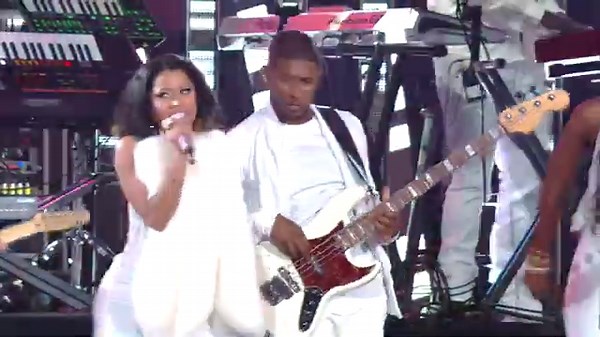 Usher regrets smacking Nicki Minaj on the bum at 2014 VMAs: “I shouldn’t have smacked her”