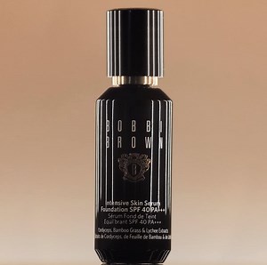 Our #1 Best-selling skincare foundation just got an upgrade. Crafted with a botanical blend, including cordyceps, lychee and green apple - achieve smoother, translucent and more radiant skin with every drop of Intensive Skin Serum Foundation SPF 40 PA+++. #BobbiBrownSG #SerumFoundation | Bobbi Brown Cosmetics | Facebook