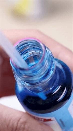 clip-3987372939-macro-vertical-shot-hand-using-pipette-extract