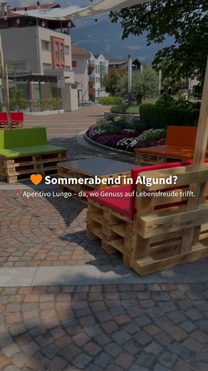 Es geht wieder los… der APERITIVO LUNGO in Algund! 🍹☀️ 🗓️ Jeden Freitag im August 📍 Am Kirchplatz von Algund 🕕 Von 18:30 bis 23:00 Uhr 💃🍸 Freut euch auf erfrischende Drinks, feine Häppchen, Live-Musik und eine entspannte Atmosphäre. Wir freuen uns auf euch! | Algund - Lagundo