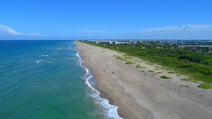 Pulling up to Stuart Beach  Elliot Museum in the background....