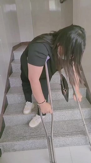 Paralyzed Legs in Polio: Life as a Paraplegic