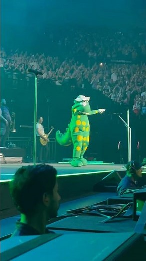 Dorothy the Dinosaur Romp Bomp A-Stompin’ with the Jonas Brothers #thewiggles #jonasbrothers #shorts