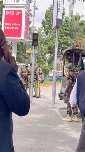 Heavy Police presence spotted in CBD | Spm Buzz