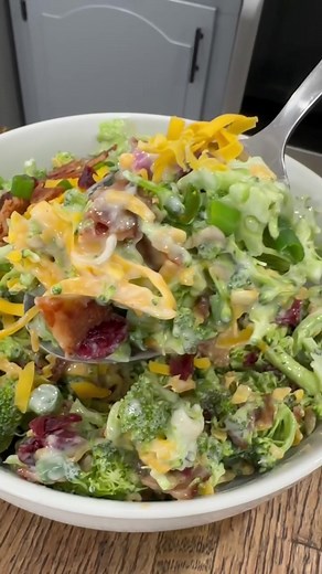 Broccoli salad is one of my favorite easy side dishes. Recipe 1 head of broccoli chopped 1/2 cup of shredded cheddar cheese 1 handful of dried cranberries 5 pieces of crumbled bacon Chopped green onions A handful of sunflower seeds 1 cup of mayo 1/4 cup of sugar 2 TBSP of white vinegar Steps -chop broccoli and add to a bowl -add cheese, bacon, green onions, sunflower seeds, and cranberries to the broccoli -in a separate bowl add mayo, sugar, vinegar and stir together -add mayo mixture to the bro