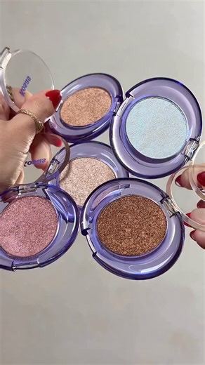 Swatches of the new @kosas Shiny Objects Powder Highlighters for cheeks and eyes. Despite being powders, these give almost a wet effect on. I prefer them on the eyes since I rarely wear classic highlighters on my cheeks these days. Favorite shades are Haloed and Embered. Do you wear powder highlighters in your daily routine? #kosas #powderhighlighter #newatsephora | makeup-sessions.com