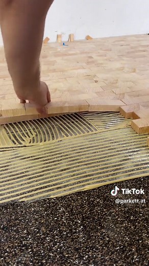 Massiver Holz Pflasterboden aus Kiefer für dein Zuhause