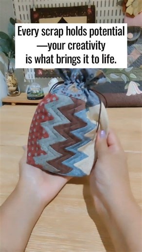 Scraps piling up? Turn them into 60° triangles, mix the colors, play with the layout… and watch something beautiful come to life. ✨ Proof that even the tiniest leftovers can spark big inspiration. #ScrapBusting #QuiltingScraps #QuiltInspiration #PatchworkIdeas #QuiltersOfFacebook #SewingReels #FabricStacks #ScrappyQuilt #QuiltTips #QuiltingFun #HandmadeGiftIdeas #QuiltersLife #CreativeSewing #SewingInspiration | FabricStacks