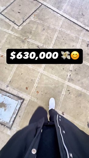 🏙️ $630K Loft in Seattle’s Capitol Hill! ✨ Step inside this 704 sqft loft-style condo in the heart of Seattle’s iconic Capitol Hill neighborhood. With its industrial charm and modern finishes, this top-floor unit is perfect for urban living or as an investment property. • 🌟 Exposed beams, reclaimed wood floors, and 10ft ceilings for a quintessential loft aesthetic • 🍳 Modern kitchen with stainless steel appliances, stone countertops, and a gas range • 🌅 One of the few private decks in the bu