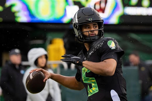 Oregon football vs. Wisconsin highlights | Ducks hold off Badgers to get to 7-1
