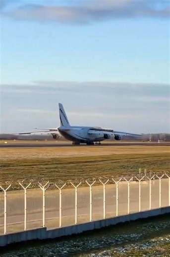 Ukrainian An-124 spotted abroad with possible strategic cargo Yesterday morning, a Ukrainian An-124 transport aircraft landed at Ben-Gurion International Airport in Tel Aviv, Israel. During the stopover, a large desert-colored container was loaded on board. Today, the same An-124 was recorded landing at Leipzig Airport in Germany. 🔎 According to military observers, containers of this type have previously been used by the Israel Defense Forces to store MIM-104 Patriot PAC-2/GEM surface-to-air mi