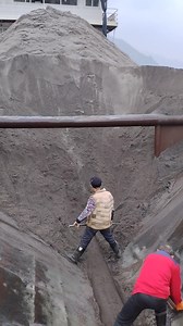 The process of workers unloading 2,500 tons of fine sand aboard a ship #cargoship #sandship #sand #unloading #shiploading #crew #finesand #decompressionvideo | Unloading Sailors