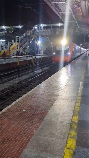 This is the Vandhe Bharat Express from Chennai to Tirunelveli Tirunelveli is the last station and the train will be halted for 10 minutes before going to the rail shed,but look at our people standing against the door as if the train will start again in 2 mins 😭We Indians may have so many differences but this one habit is the same with everyone of us 🫡