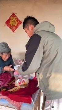 “农村人的纯朴生活”的中文翻译就是“农村人的纯朴生活”。这是一句中文短语，意思是描述农村人们简单、真诚、朴实的生活方式。