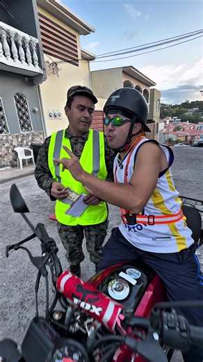 Ayudéme oficial @ELMO Jaime @CIRCO DE POPS #honduras🇭🇳 #humor #catracho