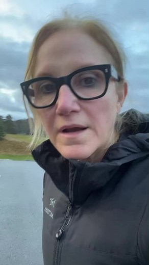 This is the best #lifehack to getting the best reservation, scoring the best beach chair, getting into the best club... GO EARLY! 😉 #melrobbins #lifehack #advice #pickleball