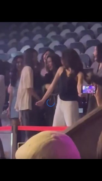 enjoy becky #freenbecky #tik_tok #tiktokthaland #tomboys #tiktokthailand🇹🇭 #ToMBoY #thailand #lovers #freen #becky #grils #love #story #tiktok #video #tiktokthailand #girls_love #fypシ #beckyarmstrong @freenbecky0163 @freenbecky1915 @kojtohajod @ko.aung888333 @tiktok @tiktokthailand
