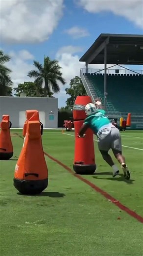 BIG MAN IS MOVING! Miami Dolphins DT Kenneth Grant Moves Quickly Through Tackling Dummy Drill! #nfl
