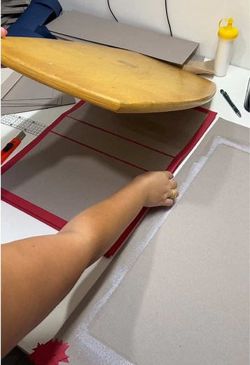 Produção de super tampas para caixas personalizadas